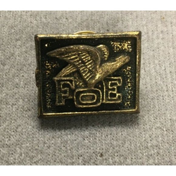 FOE Rectangular pin with Eagle ⅝"x⅞"  Gold toned 1 oz - Picture 2 of 3